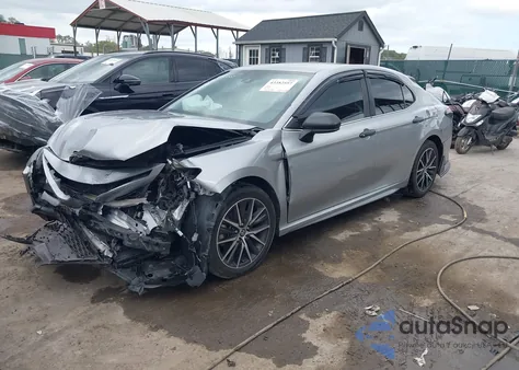 2021 Toyota Camry Se z USA, uszkodzony, nr VIN 4T1G11AK1MU443298